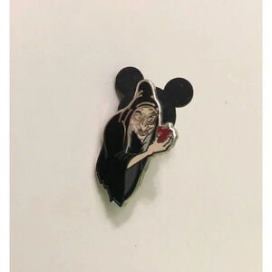 2006 Disney Snow White Old Hag Pin Evil  Queen Apple